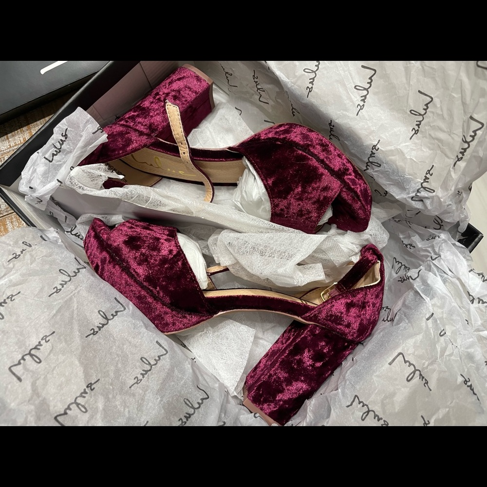 Lulus Reegan Wine Crushed Velvet Platform Sandals US 6.5